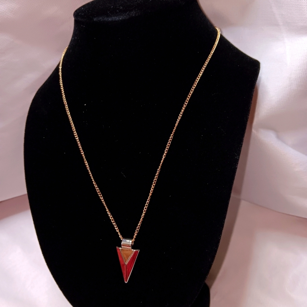 Beautiful 18" Goldtone Arrow Pendant Necklace NWOT
